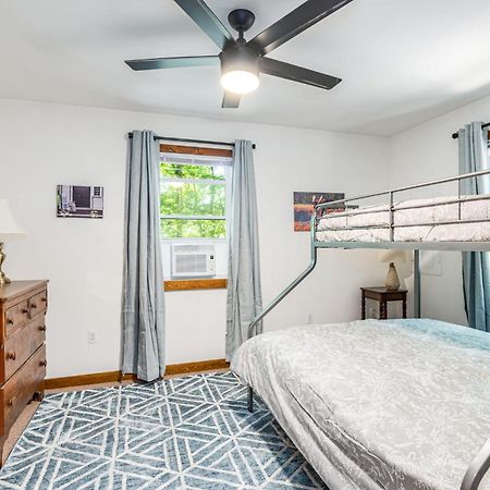 Secluded W Hot Tub, Fire Pit, Deck & Updated Wifi Great Cacapon Bagian luar foto