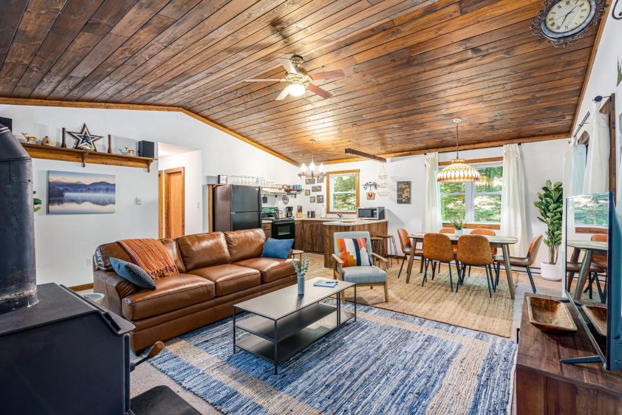 Secluded W Hot Tub, Fire Pit, Deck & Updated Wifi Great Cacapon Bagian luar foto