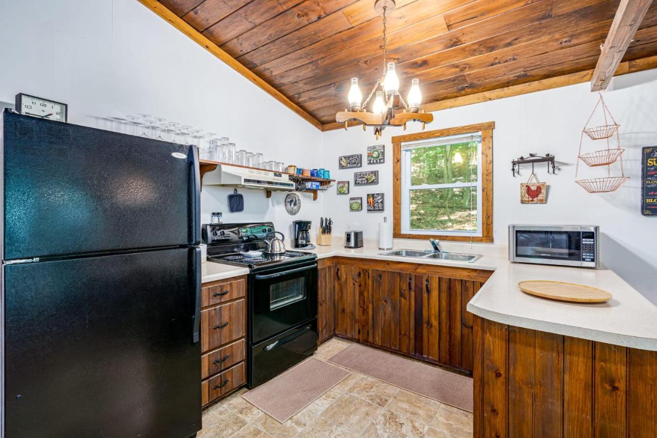 Secluded W Hot Tub, Fire Pit, Deck & Updated Wifi Great Cacapon Bagian luar foto