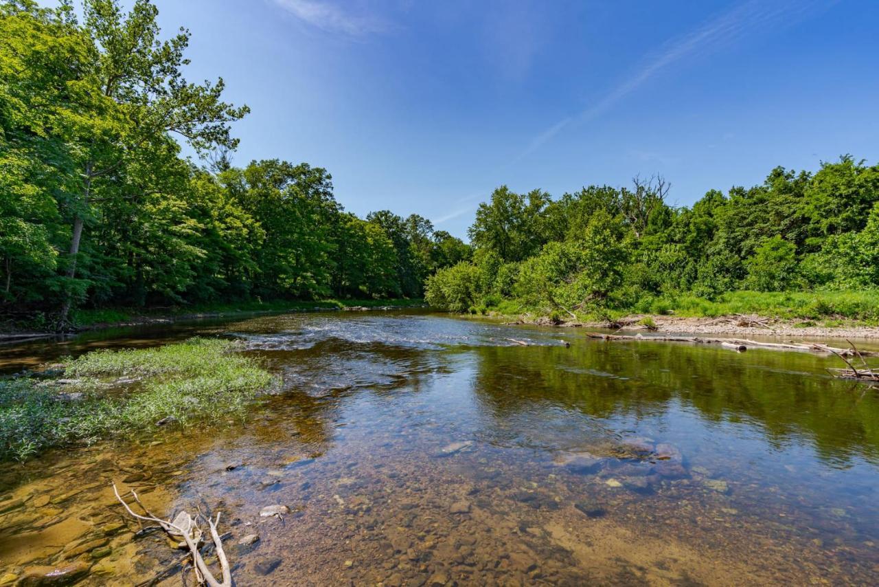 Secluded W Hot Tub, Fire Pit, Deck & Updated Wifi Great Cacapon Bagian luar foto