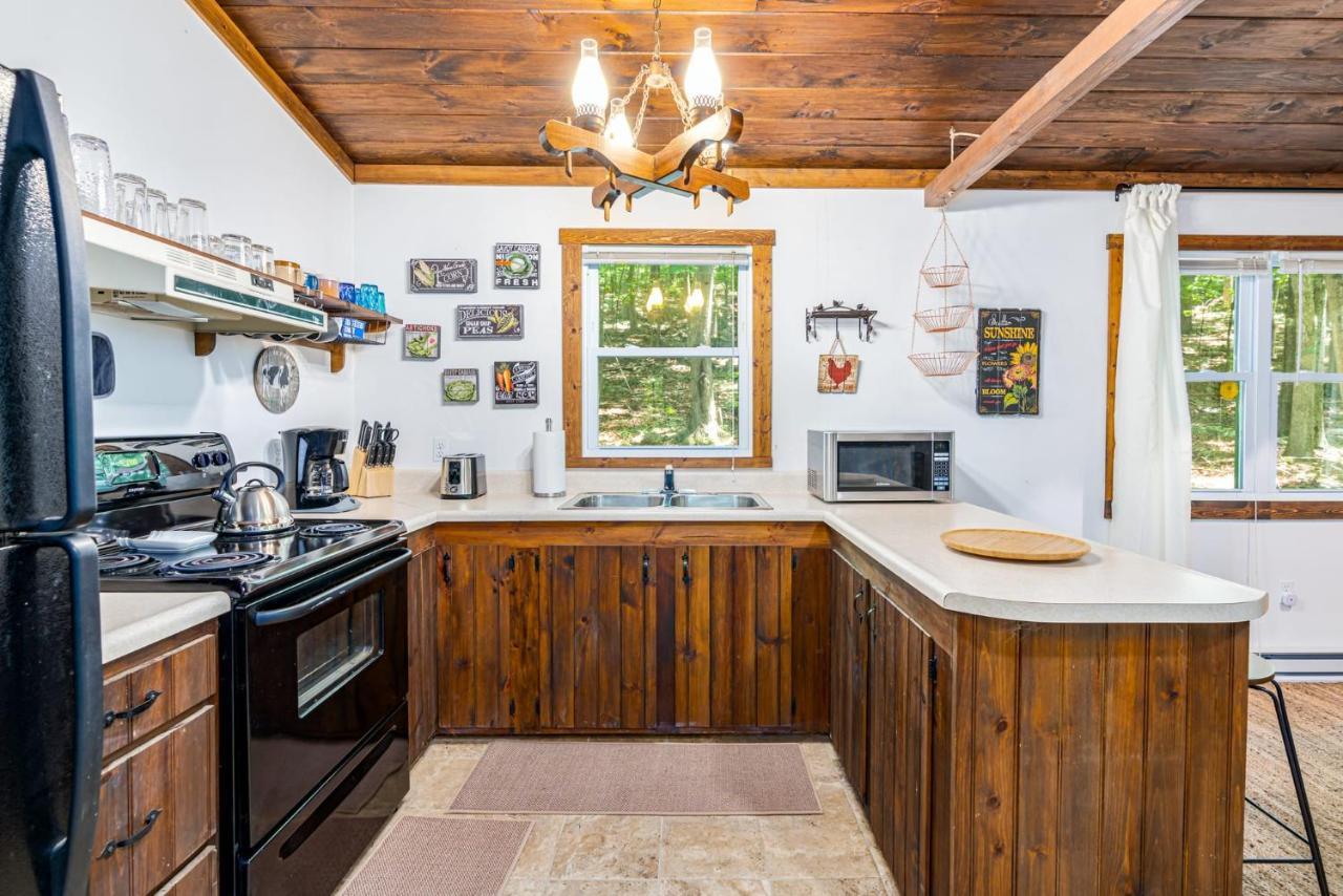 Secluded W Hot Tub, Fire Pit, Deck & Updated Wifi Great Cacapon Bagian luar foto
