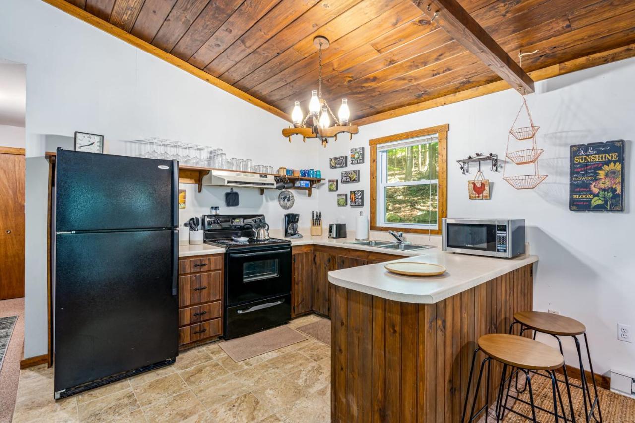 Secluded W Hot Tub, Fire Pit, Deck & Updated Wifi Great Cacapon Bagian luar foto