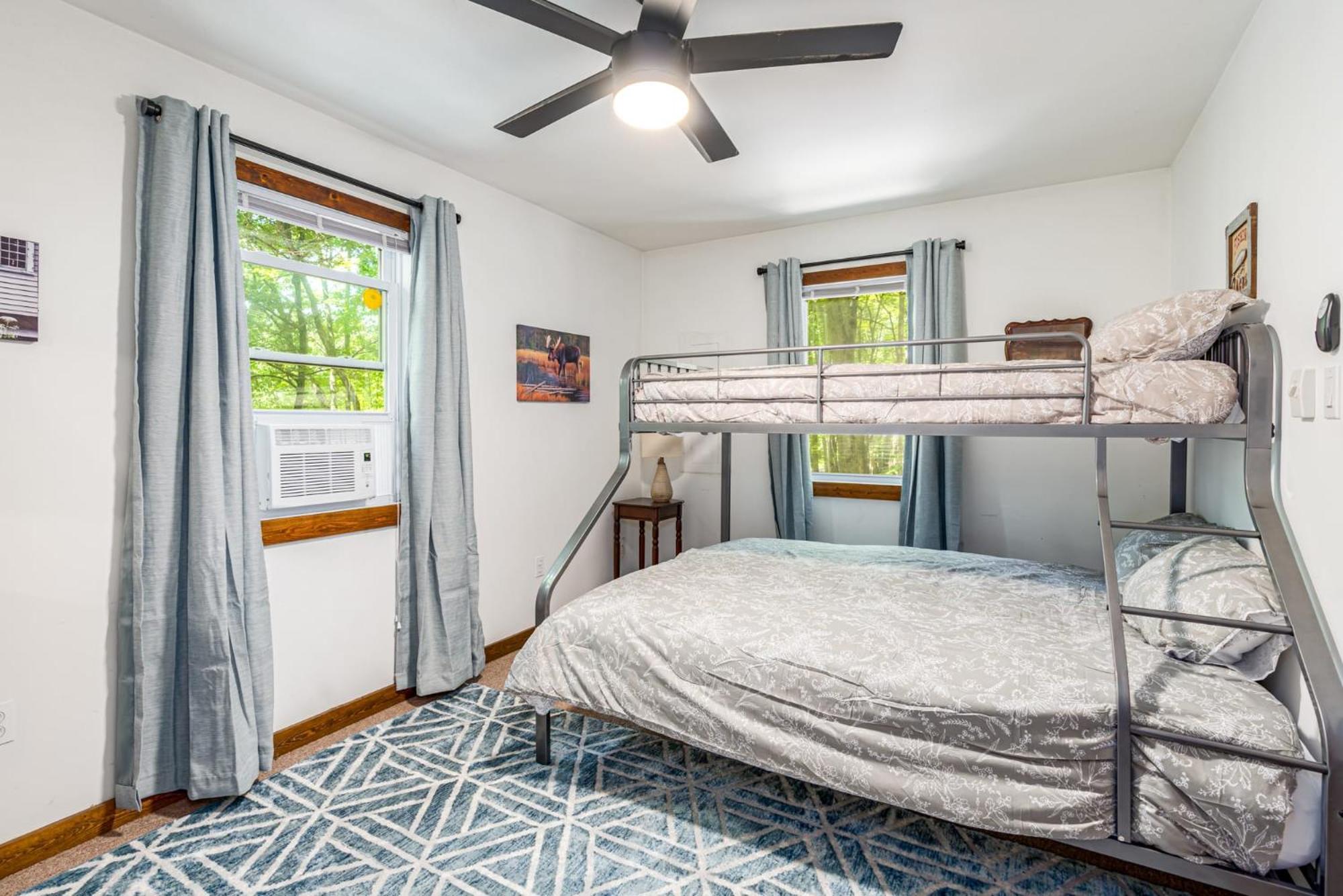 Secluded W Hot Tub, Fire Pit, Deck & Updated Wifi Great Cacapon Bagian luar foto