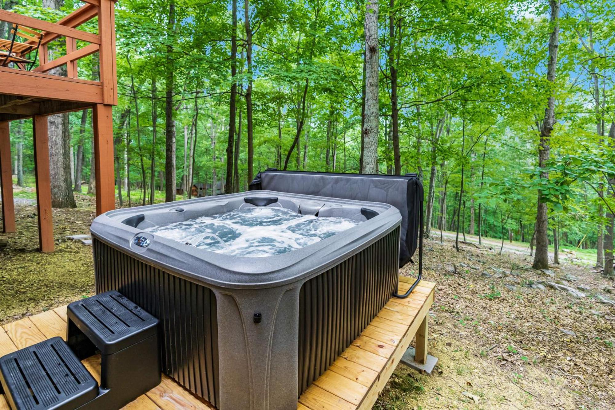Secluded W Hot Tub, Fire Pit, Deck & Updated Wifi Great Cacapon Bagian luar foto